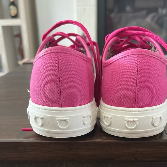 Sneakers - Picture 4 of 7